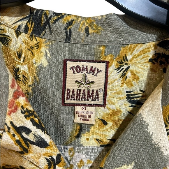 Tommy Bahama Gray Hawaiian Casual Button Down Shirts - Picture 2 of 4